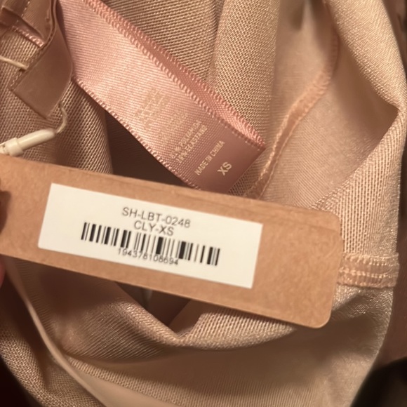 SKIMS SHEER SCULPT THONG BODYSUIT - Picture 7 of 7